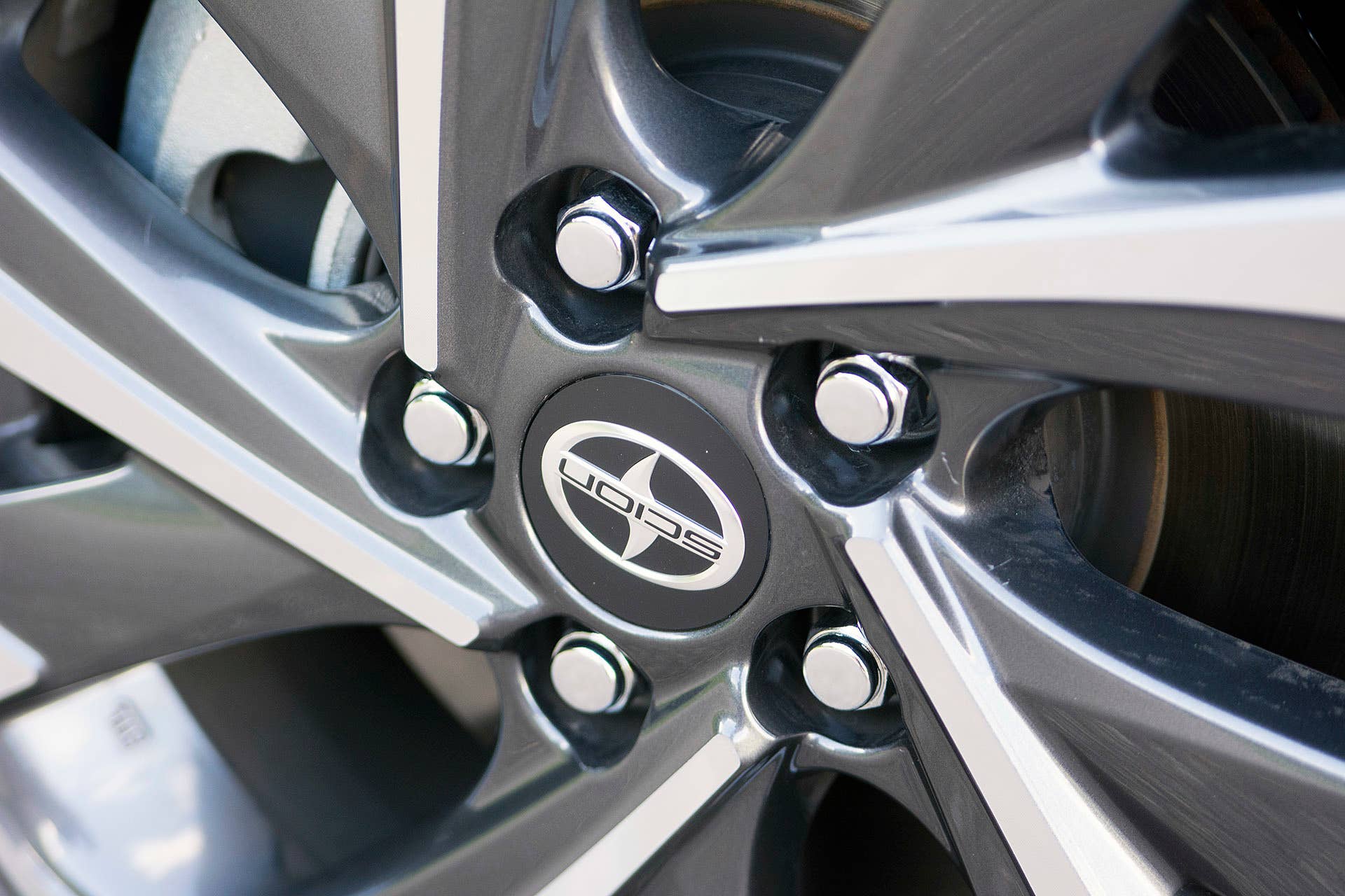 2016 Scion iM wheel detail
