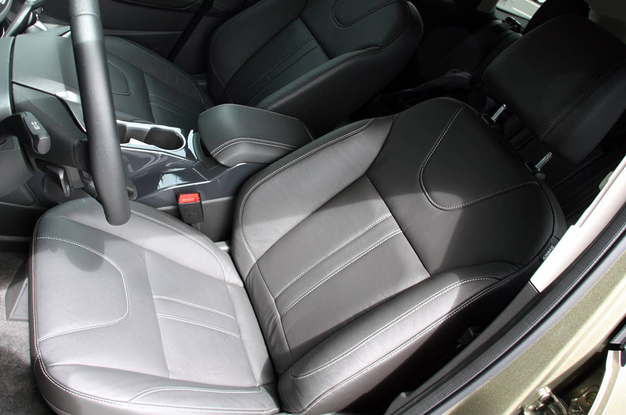 2013 Ford Escape front seats