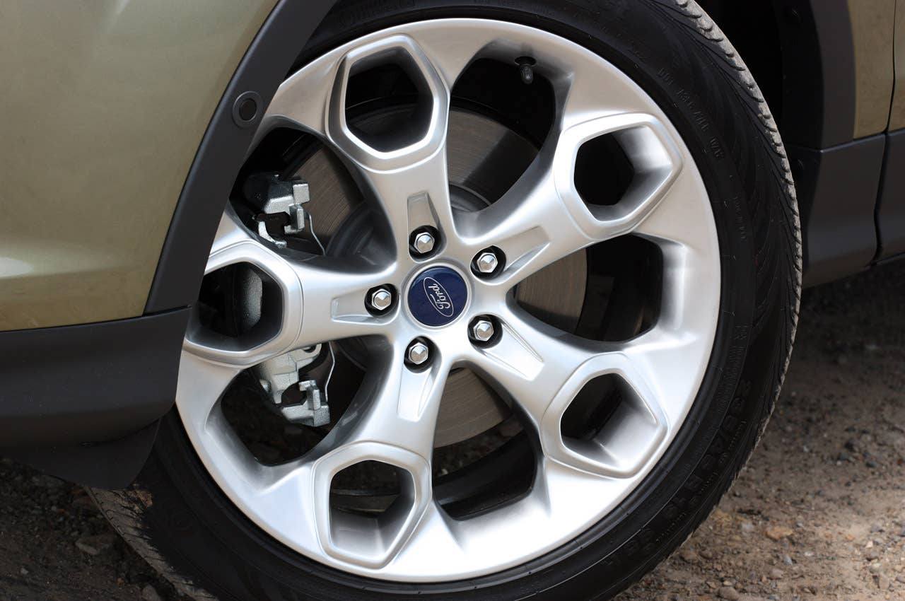2013 Ford Escape wheel