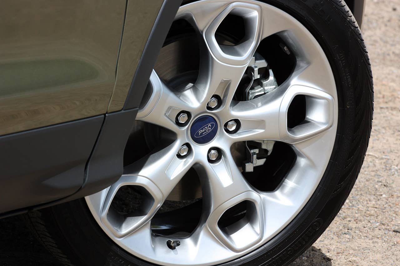 2013 Ford Escape wheel