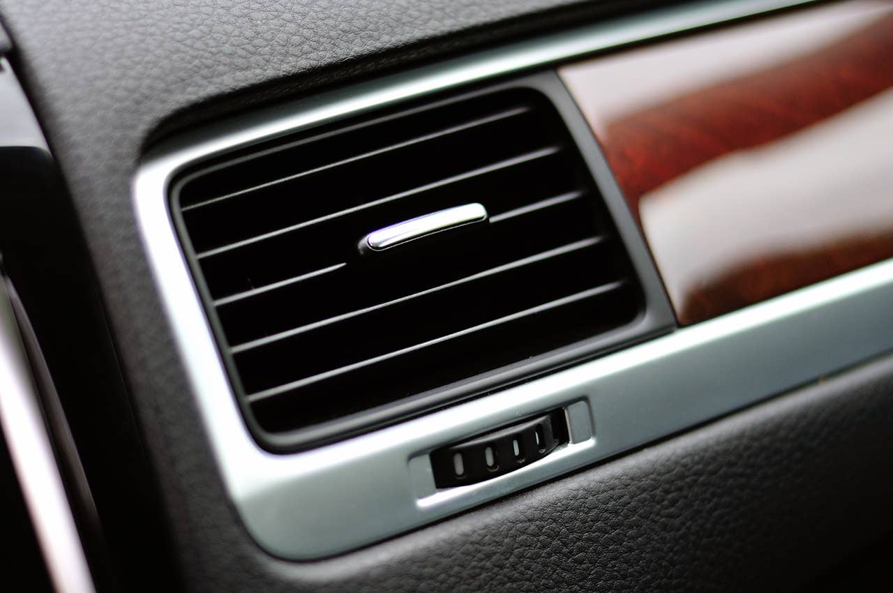 2012 Volkswagen Touareg Hybrid dash vent