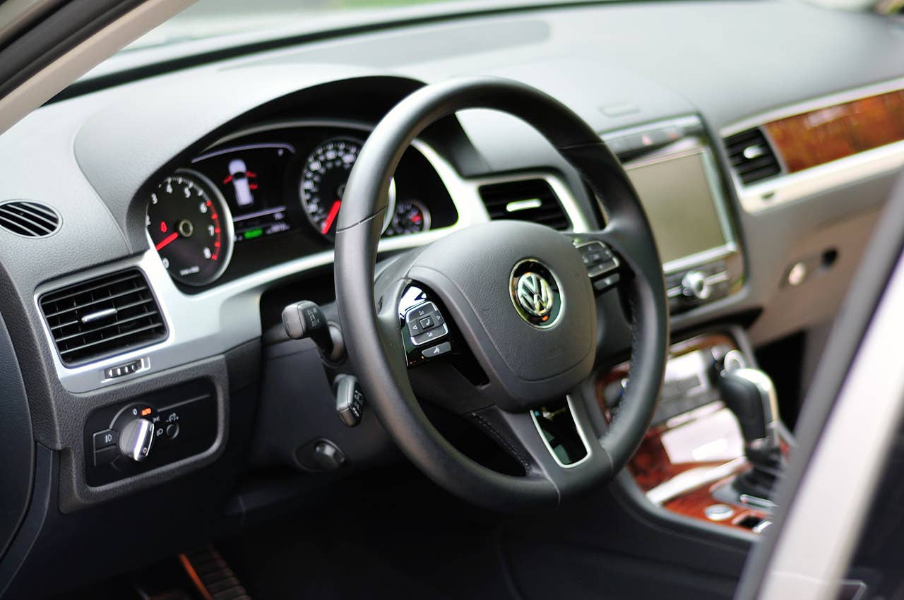 2012 Volkswagen Touareg Hybrid interior