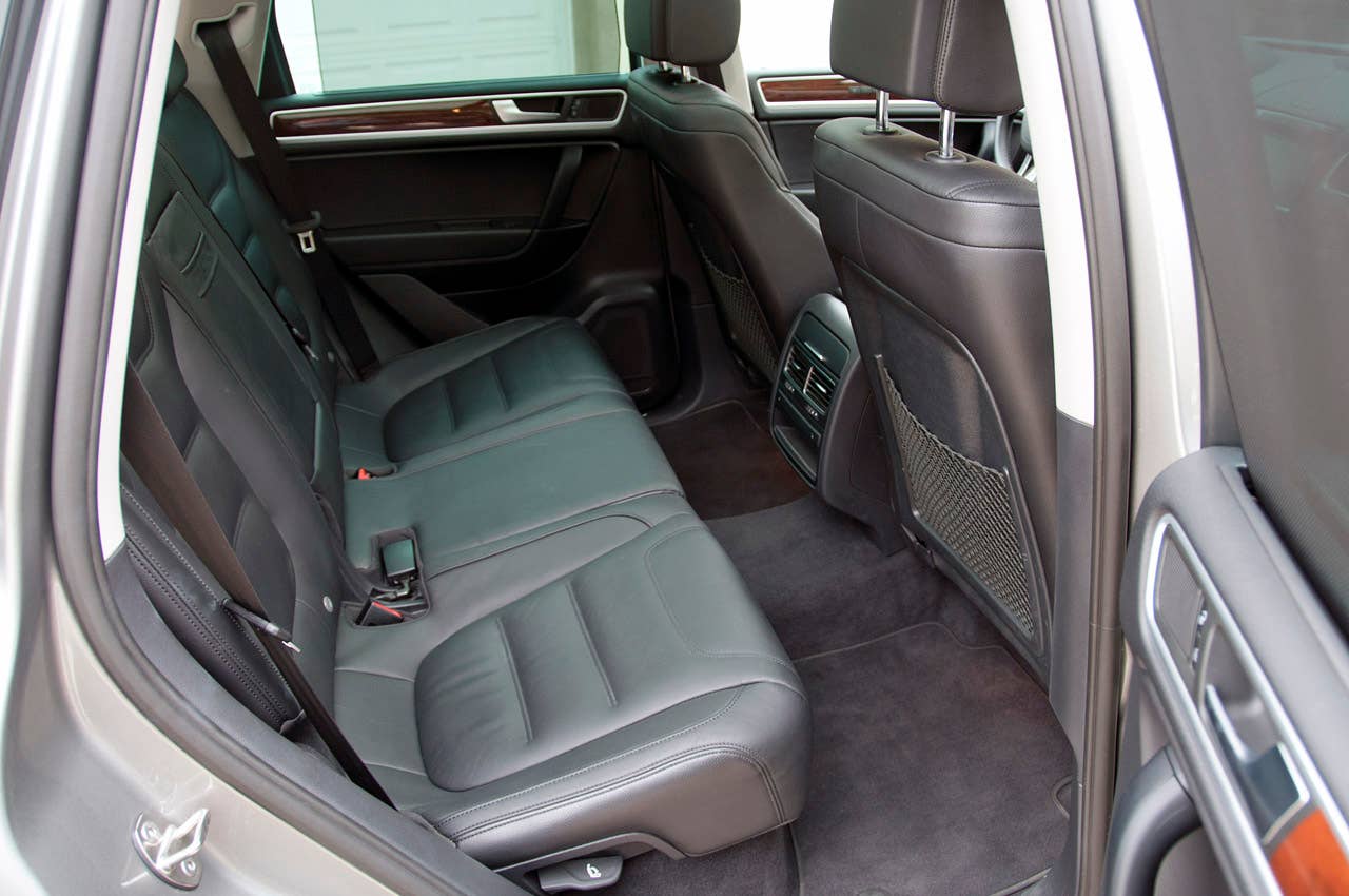 2012 Volkswagen Touareg Hybrid rear seats