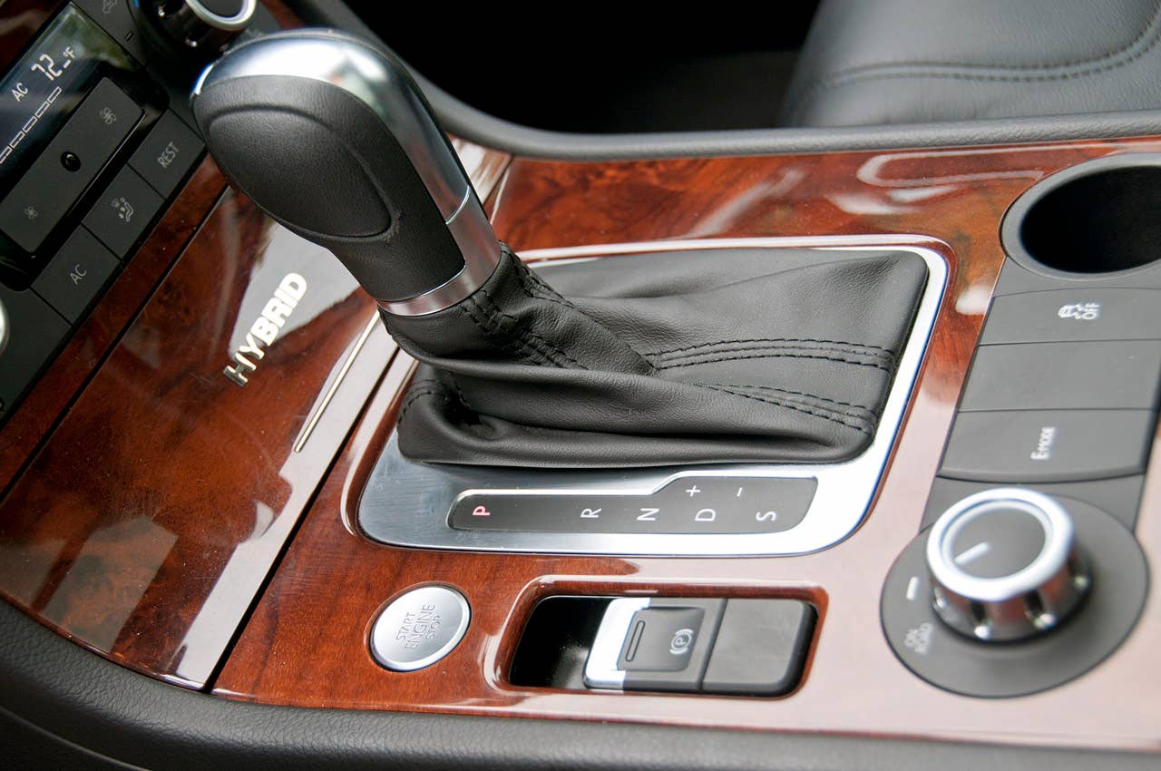 2012 Volkswagen Touareg Hybrid shifter