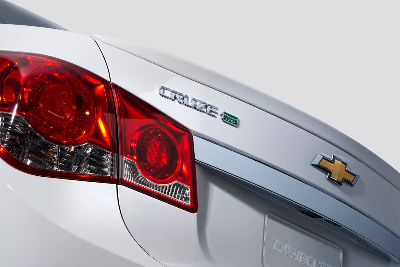 The 2014 Chevrolet Cruze Clean Turbo Diesel, unveiled at the 2013 Chicago Auto Show, features an advanced 2.0L clean diesel engine that delivers an estimated 42 mpg highway, 148 horsepower,and best-in-class range. It is the cleanest diesel passenger car engine General Motors has ever produced.