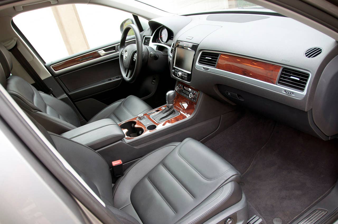 2012 Volkswagen Touareg Hybrid interior