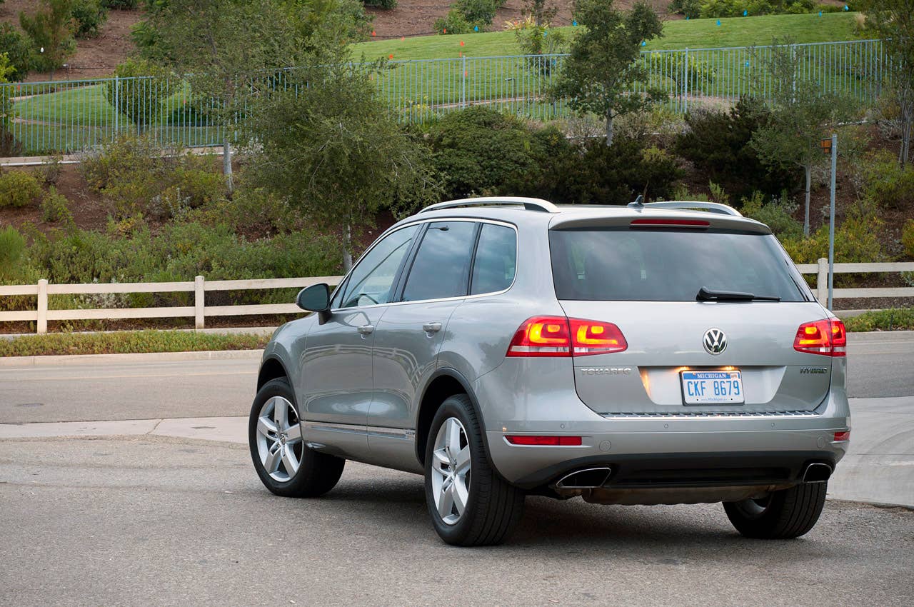 2012 Volkswagen Touareg Hybrid rear 3/4 view