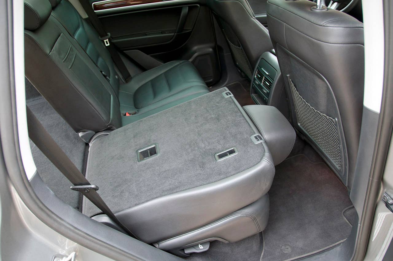 2012 Volkswagen Touareg Hybrid folded rear seat