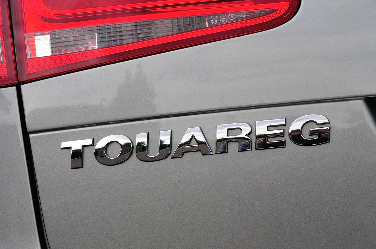 2012 Volkswagen Touareg Hybrid badge