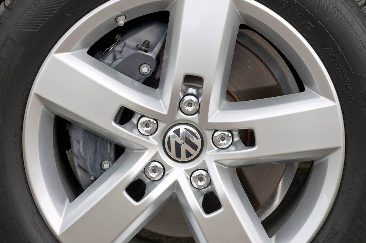 2012 Volkswagen Touareg Hybrid wheel