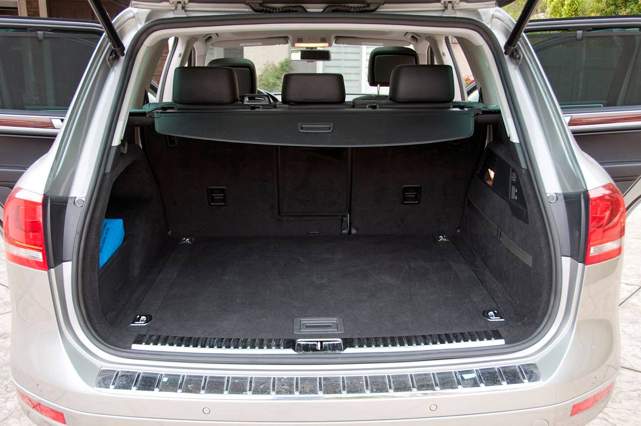 2012 Volkswagen Touareg Hybrid rear cargo area