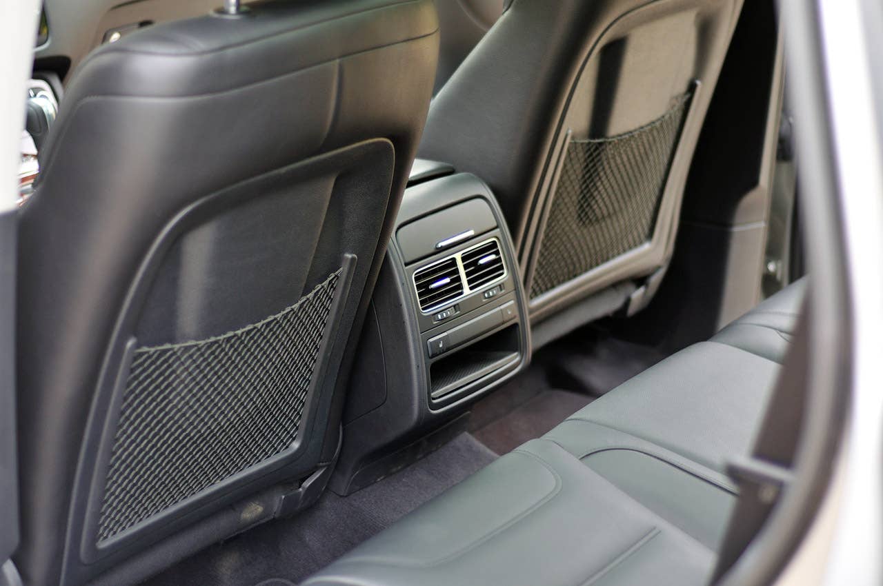 2012 Volkswagen Touareg Hybrid rear seats