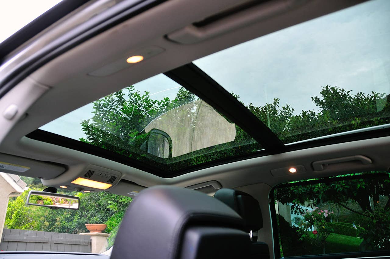 2012 Volkswagen Touareg Hybrid sunroof