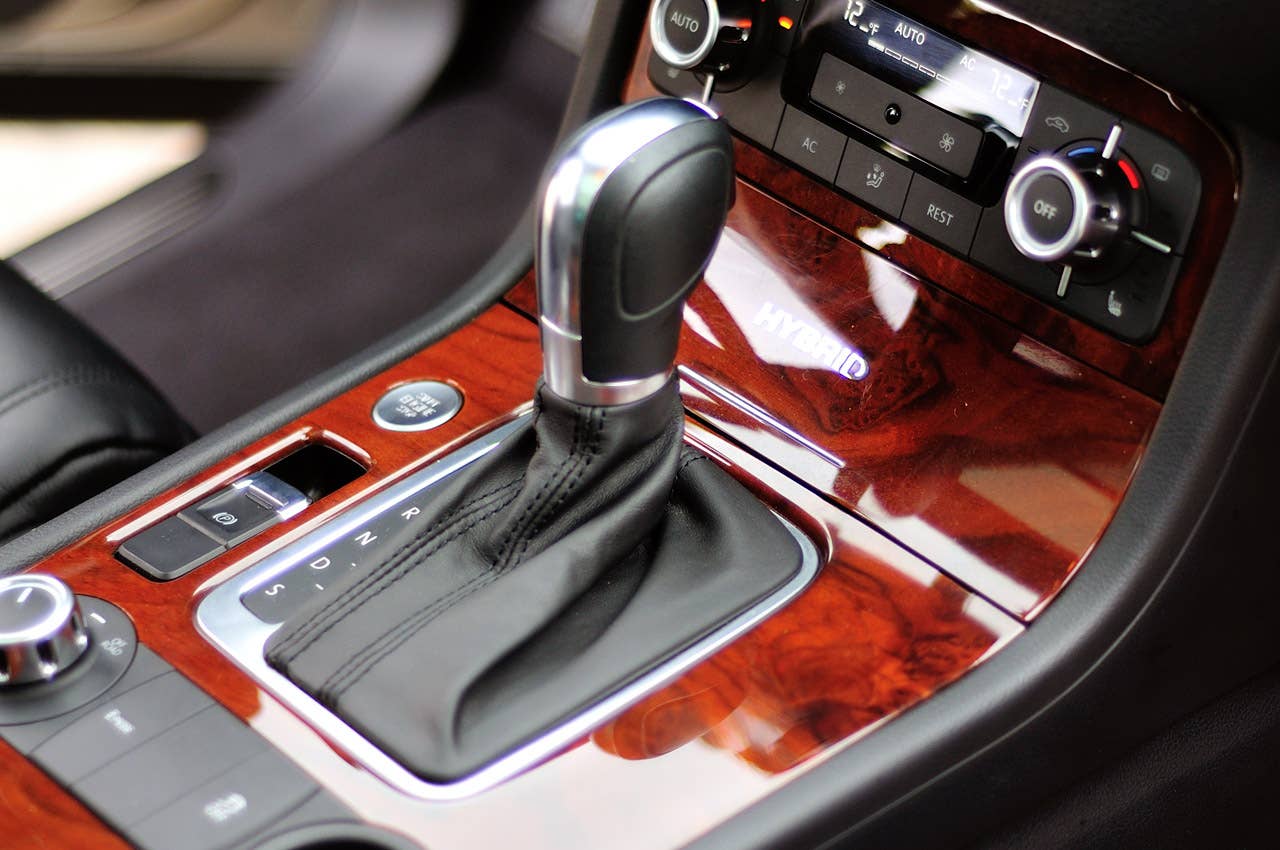 2012 Volkswagen Touareg Hybrid shifter