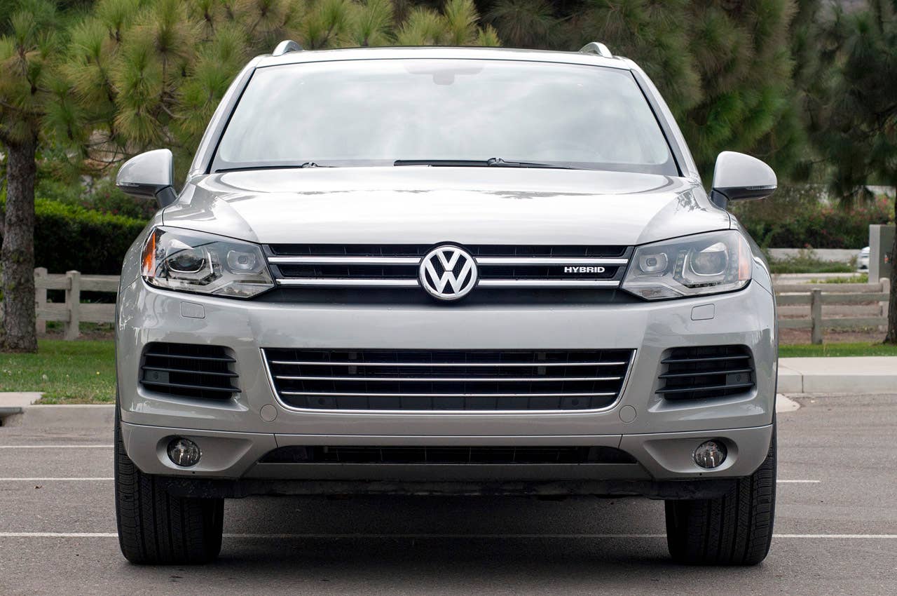 2012 Volkswagen Touareg Hybrid front view