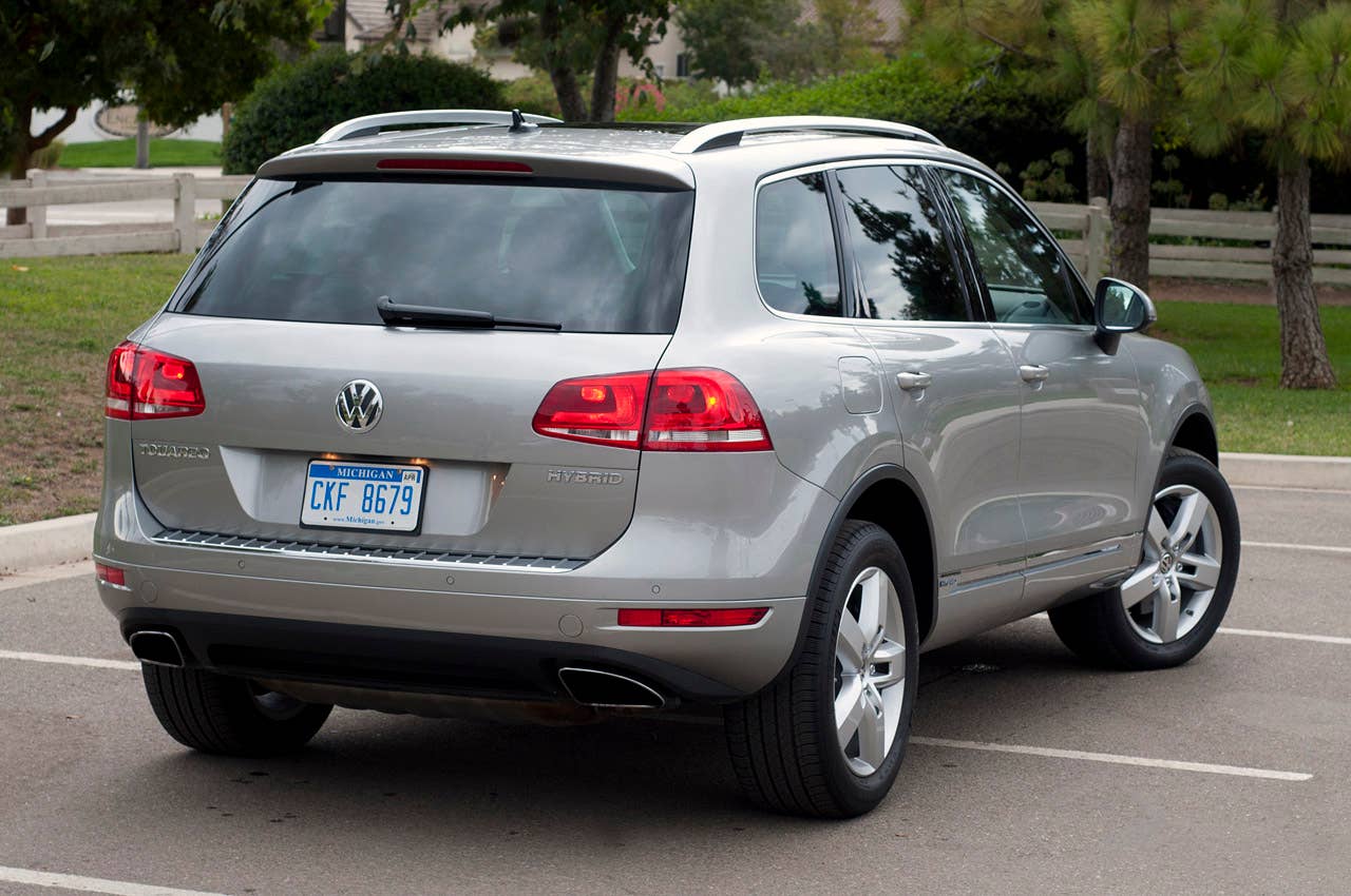 2012 Volkswagen Touareg Hybrid rear 3/4 view