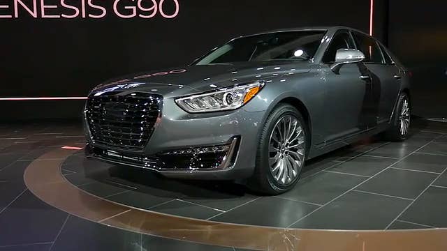 2017 Genesis G90 | 2016 NAIAS | Beauty-Roll