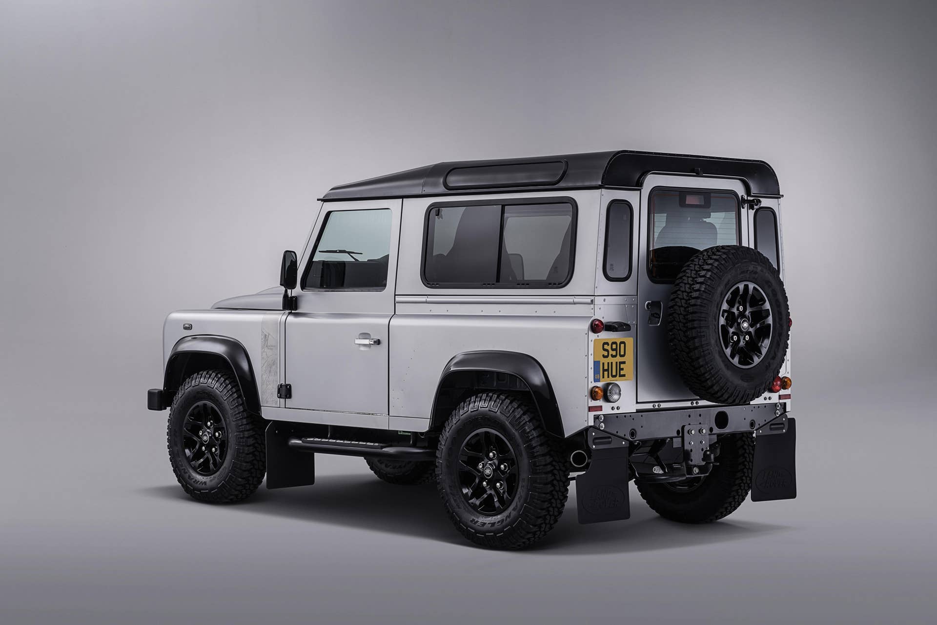 Land Rover Defender 2,000,000 rear 3/4
