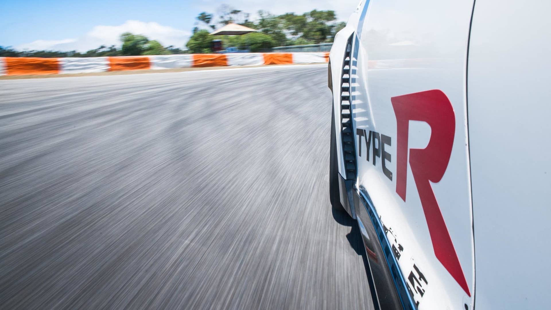 Honda Civic Type R Estoril flank