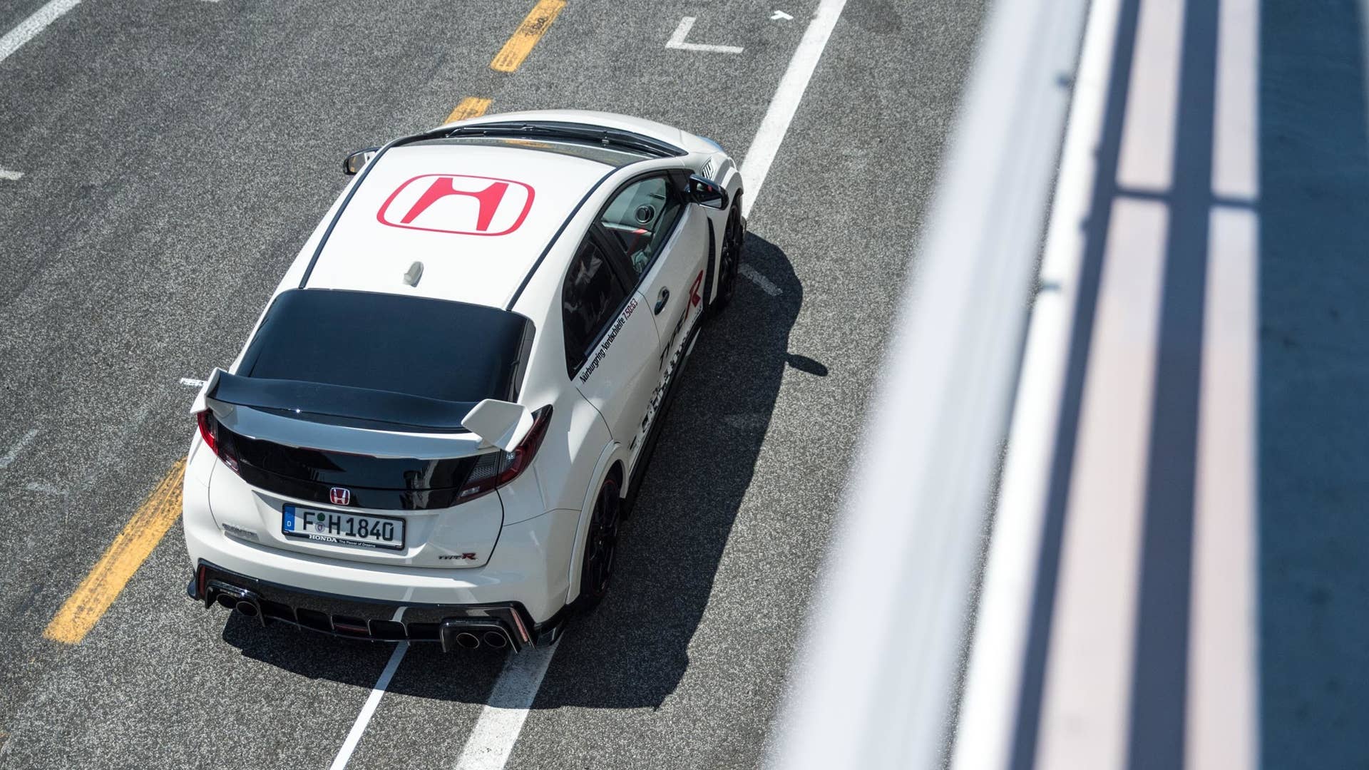 Honda Civic Type R Estoril above