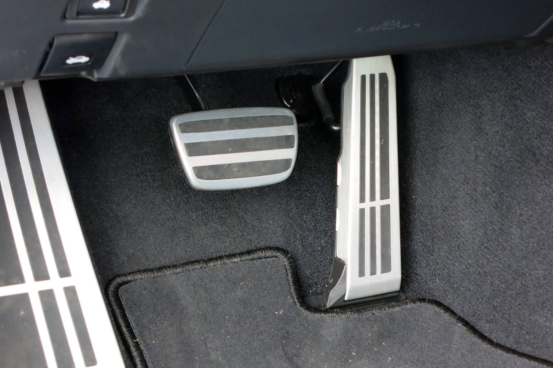 2016 Lexus GS F pedals