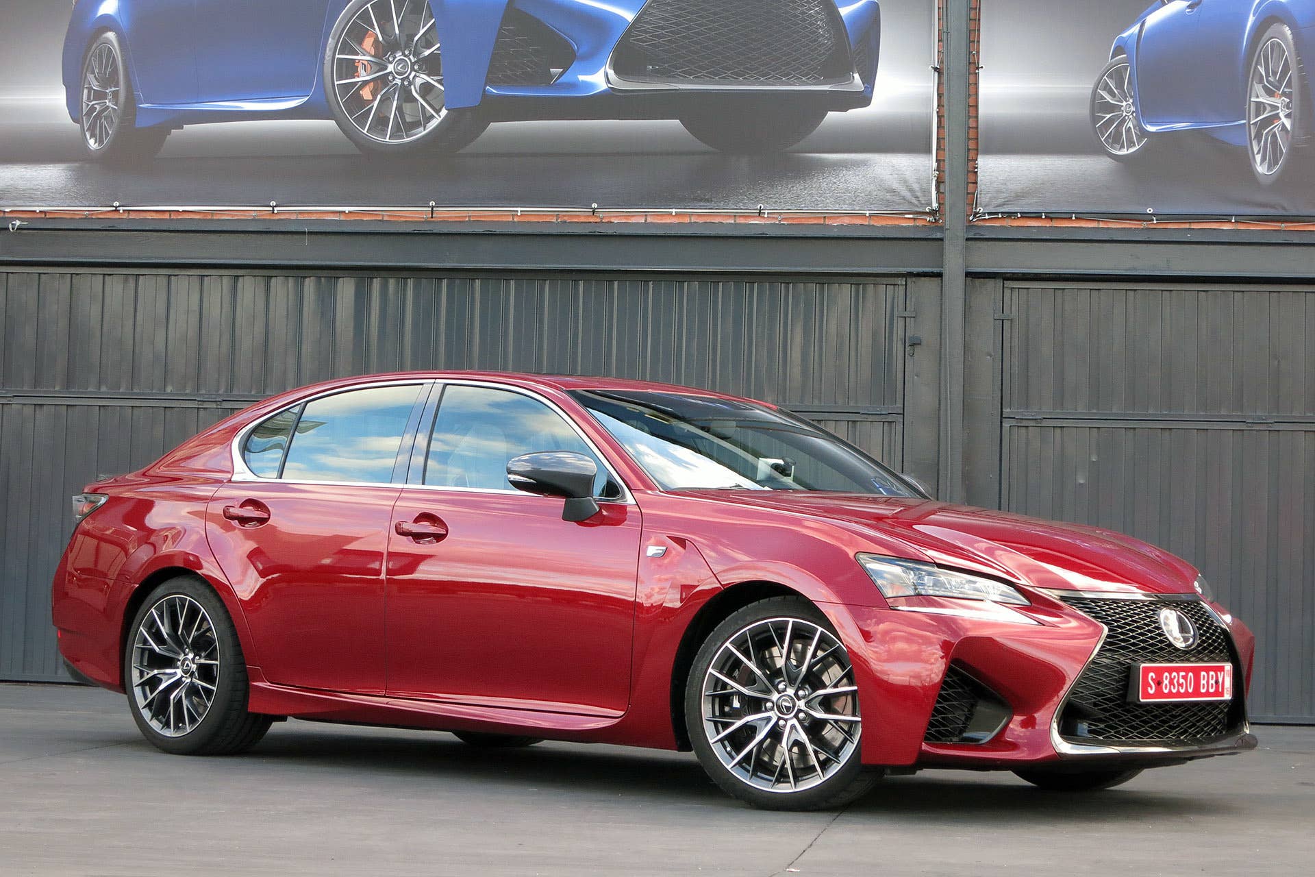 2016 Lexus GS F front 3/4 view