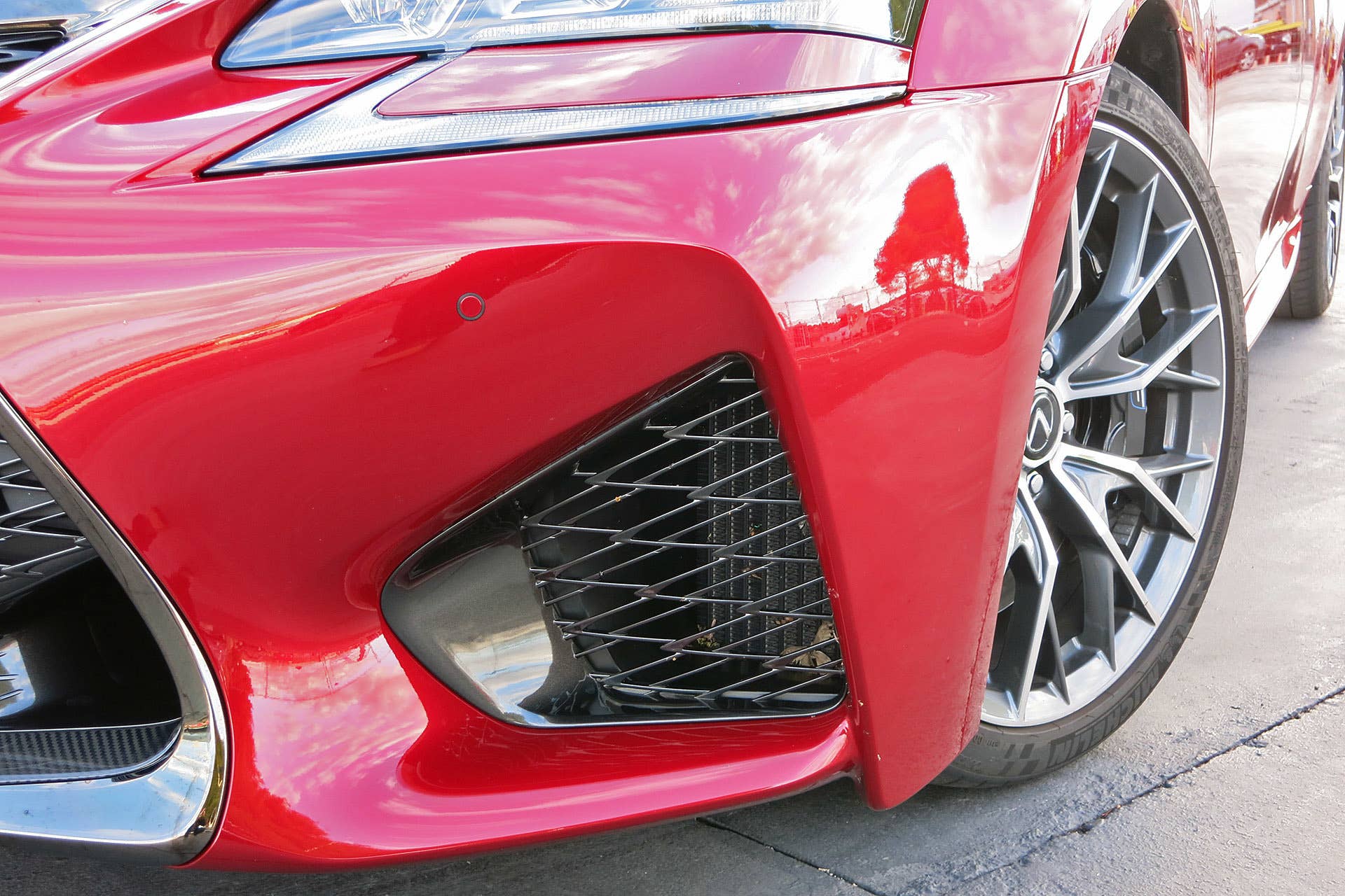 2016 Lexus GS F lower grille