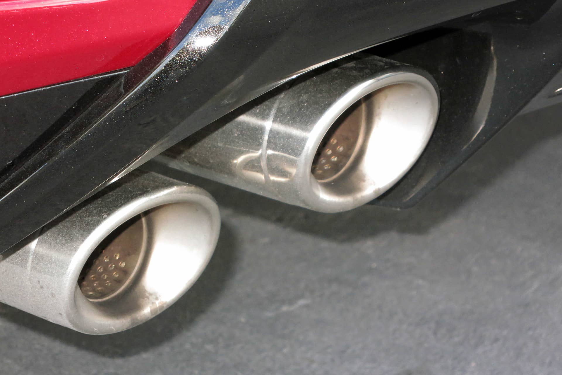 2016 Lexus GS F exhaust tips
