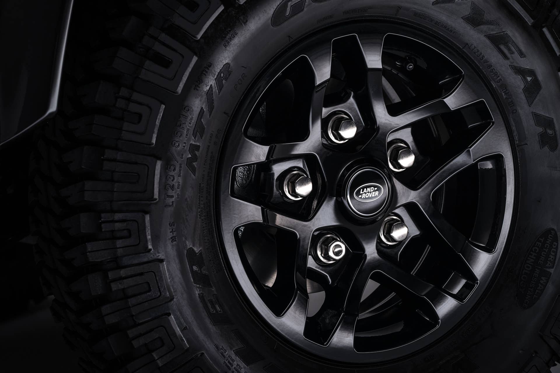 Land Rover Defender 2,000,000 wheel