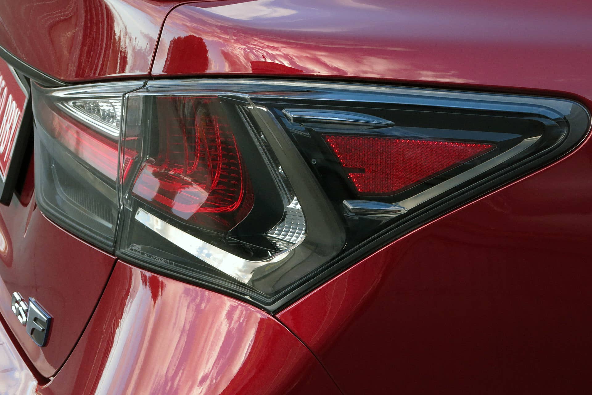 2016 Lexus GS F taillight