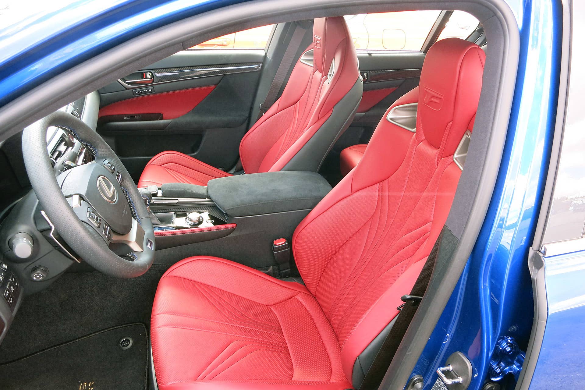 2016 Lexus GS F front seats