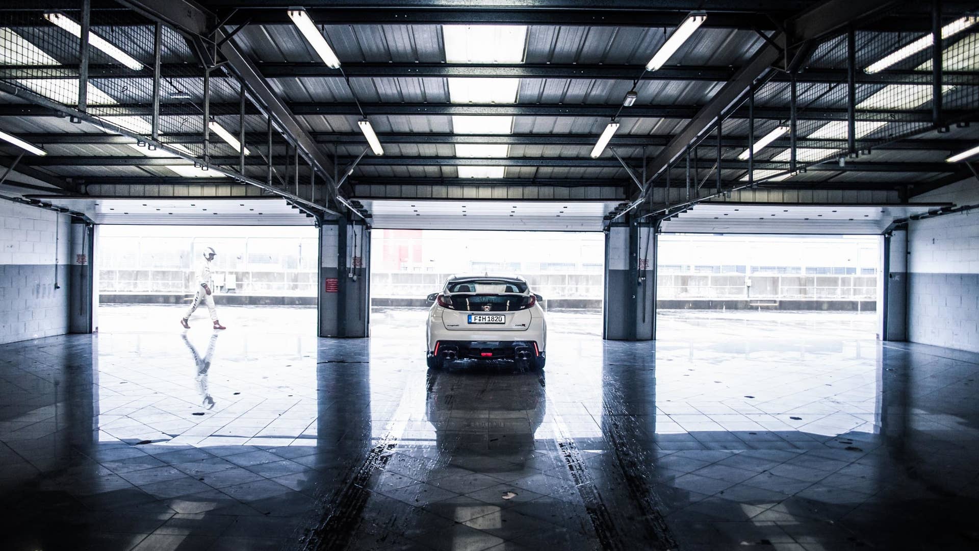 Honda Civic Type R Silverstone garage