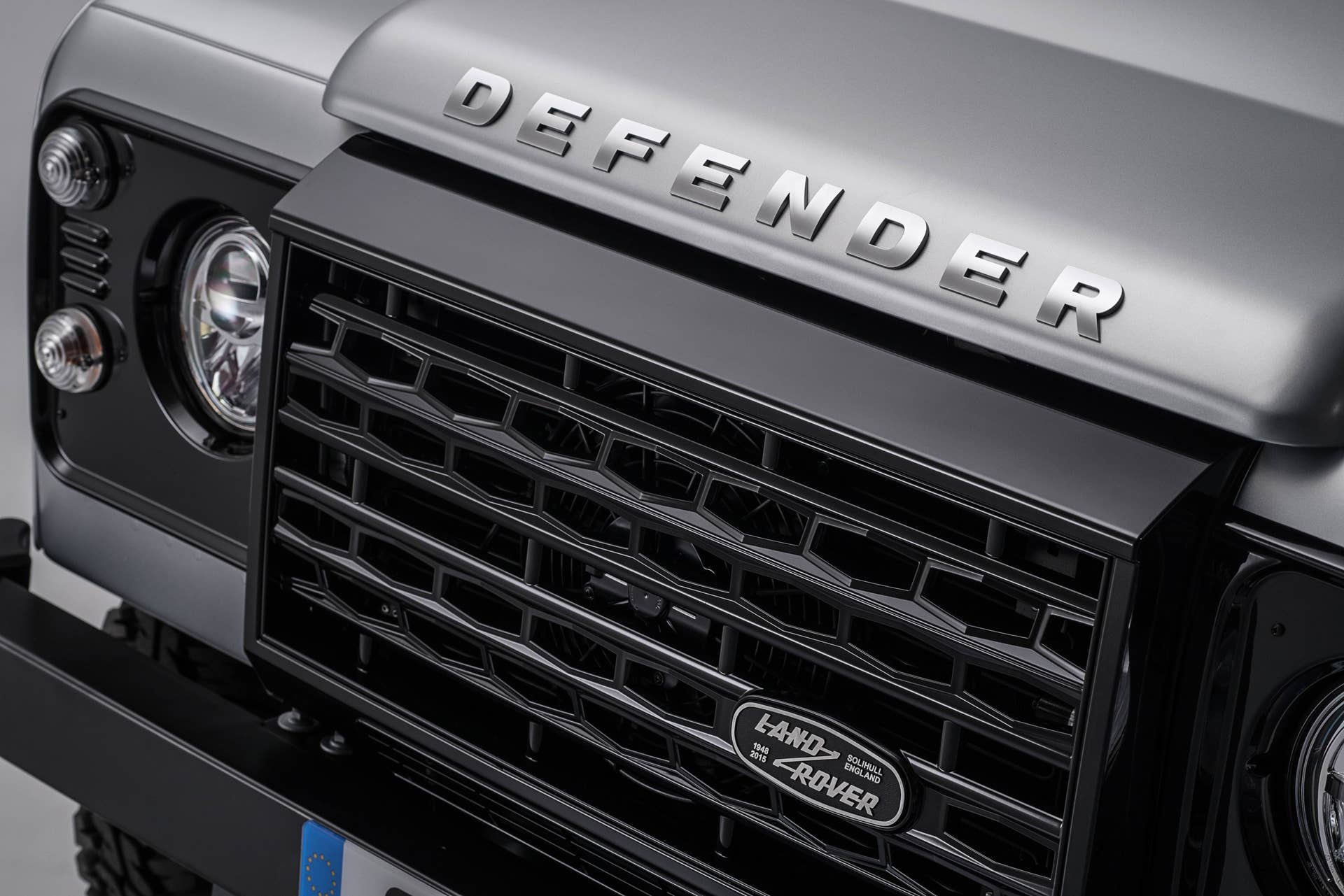 Land Rover Defender 2,000,000 front grille