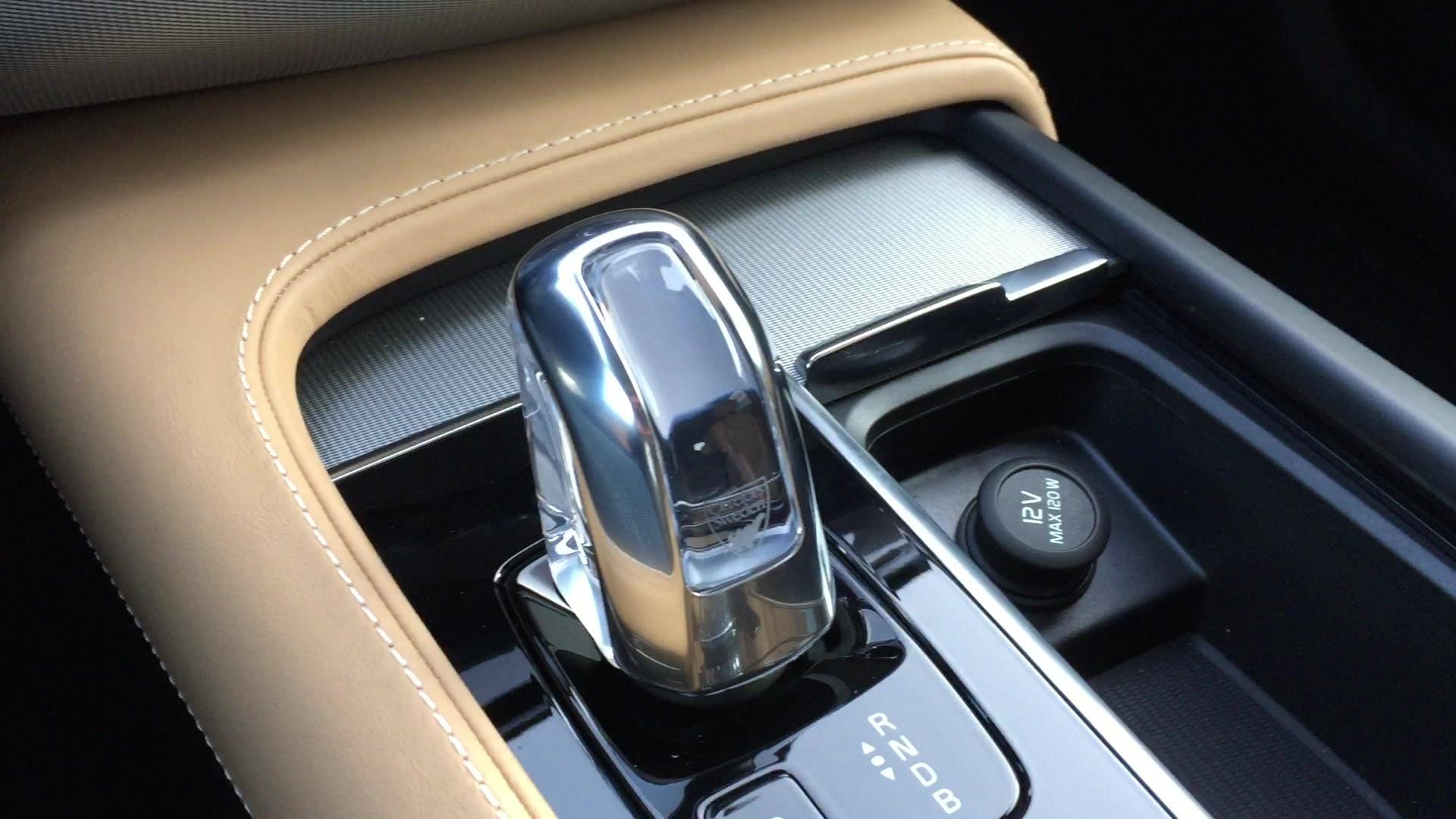 The 2016 Volvo XC90 T8 has a shift lever made from real crystal. It's Fancy. Senior editor Seyth Miersma gives you a closer look.