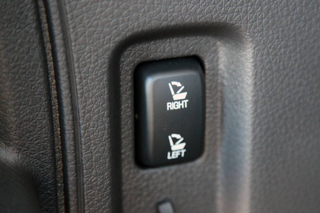 2012 Ford Edge EcoBoost seat folding controls