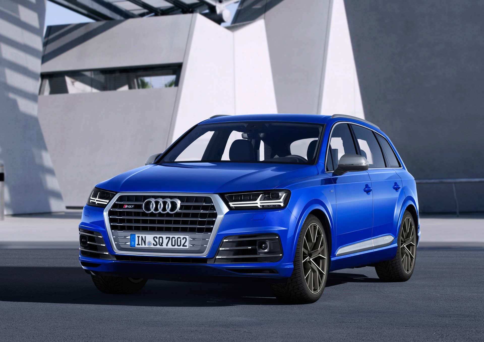 Audi SQ7 TDI static front 3/4