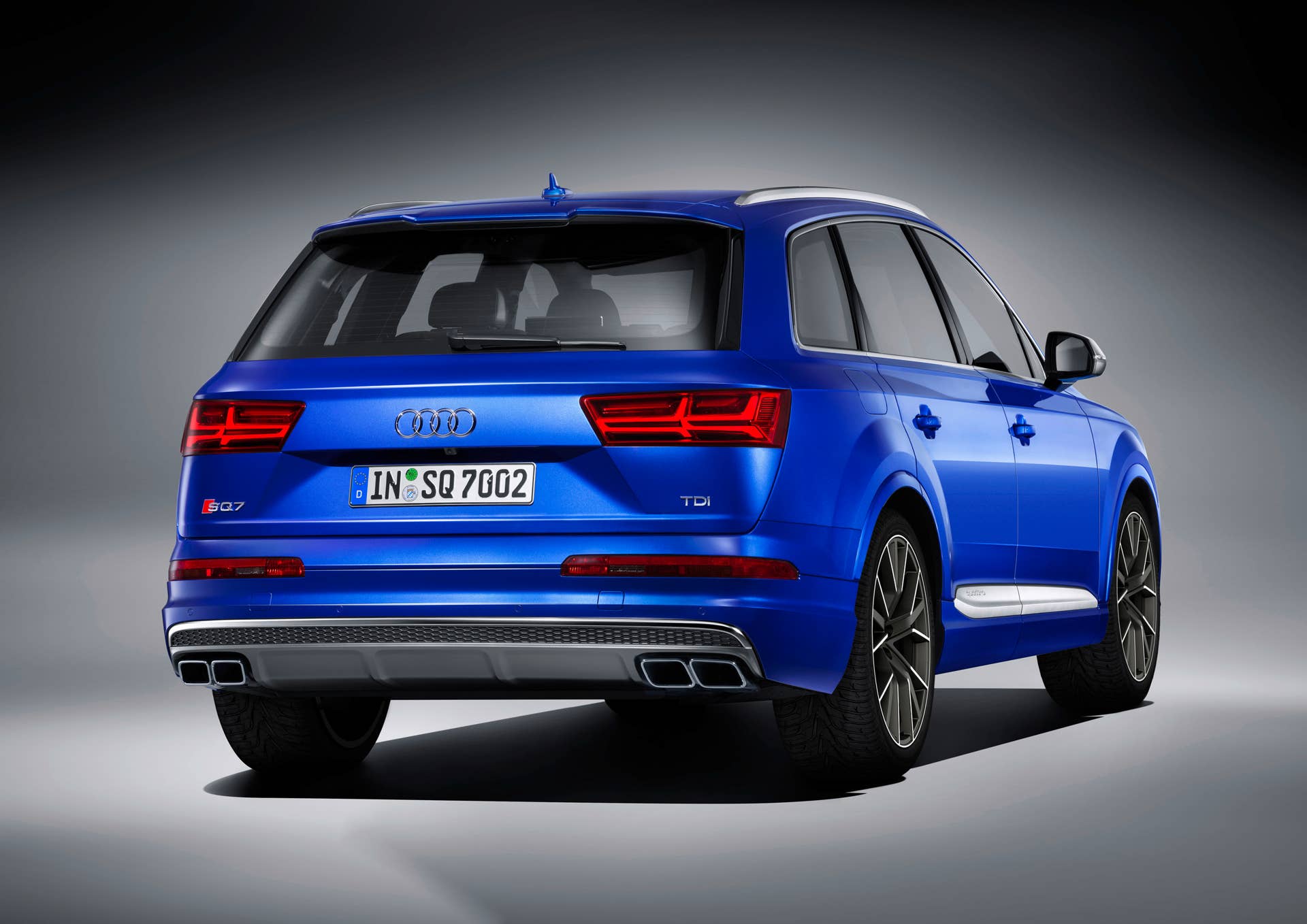 Audi SQ7 TDI studio rear 3/4