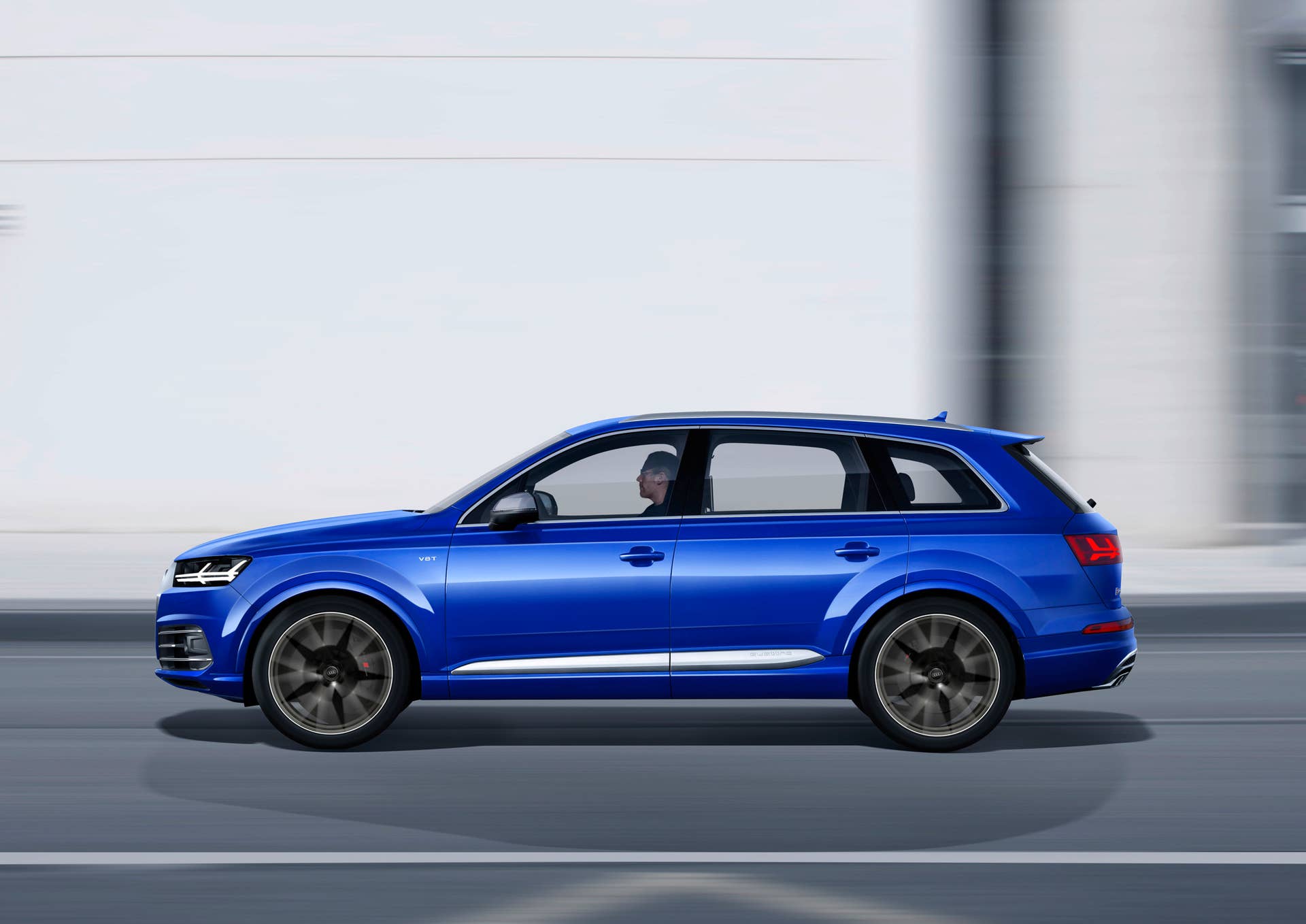 Audi SQ7 TDI moving profile