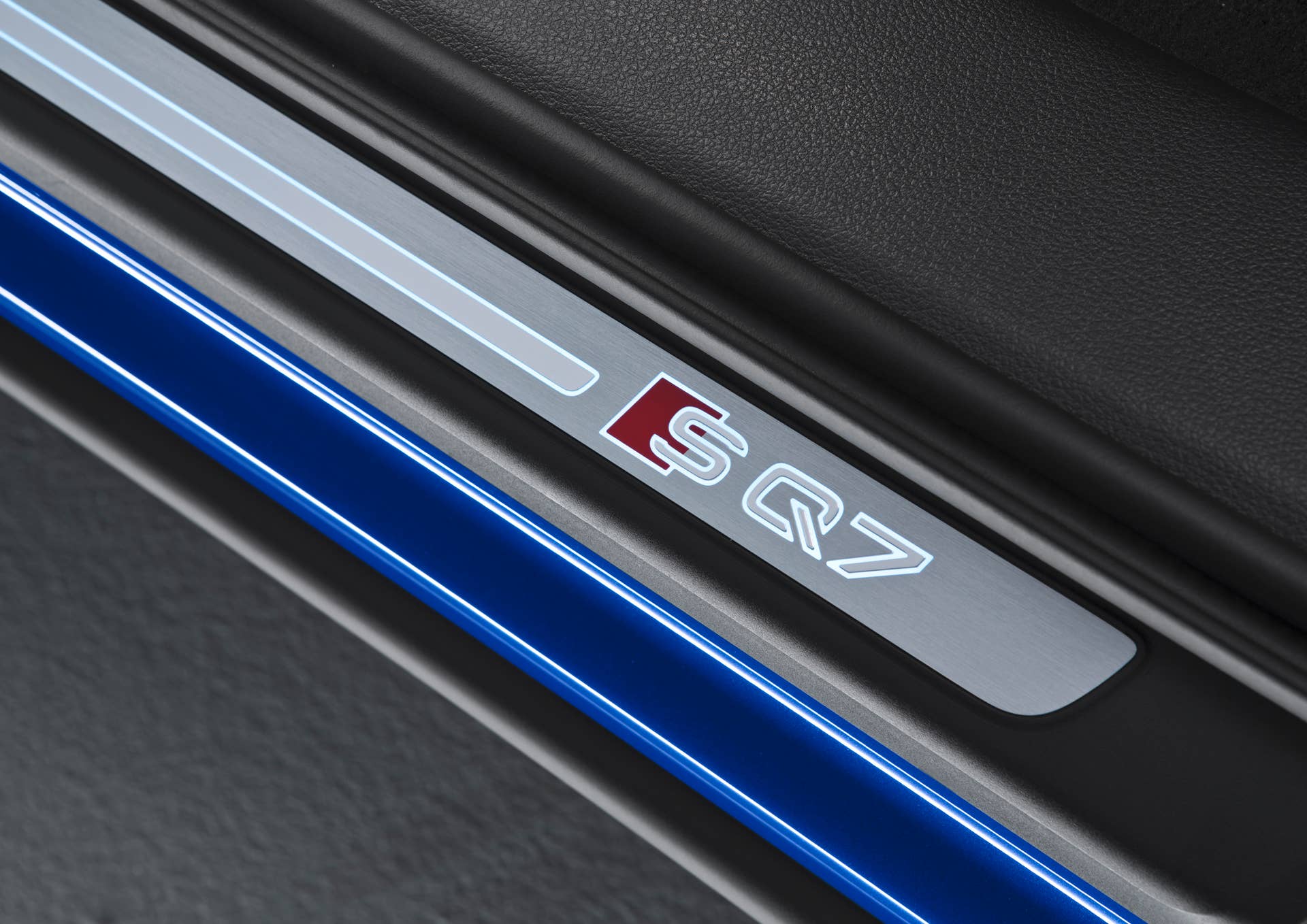 Audi SQ7 TDI detail tread plate