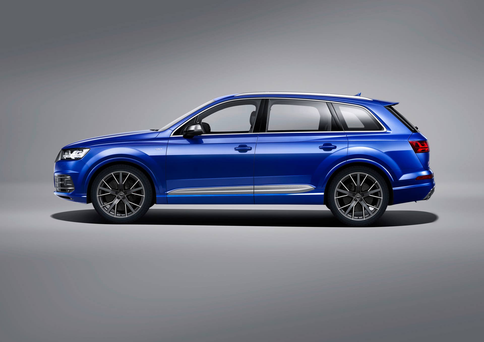 Audi SQ7 TDI studio profile