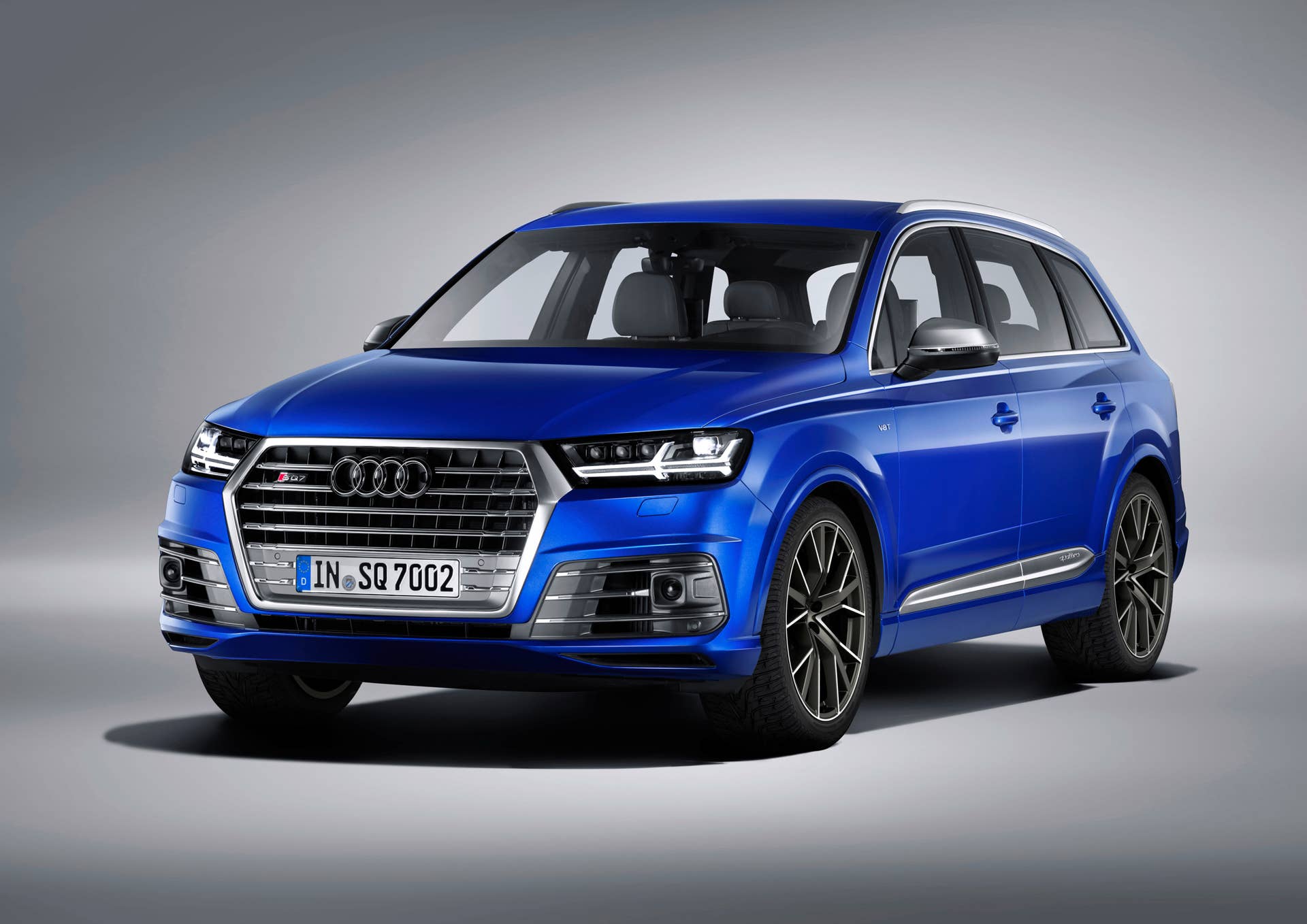 Audi SQ7 TDI studio front 3/4