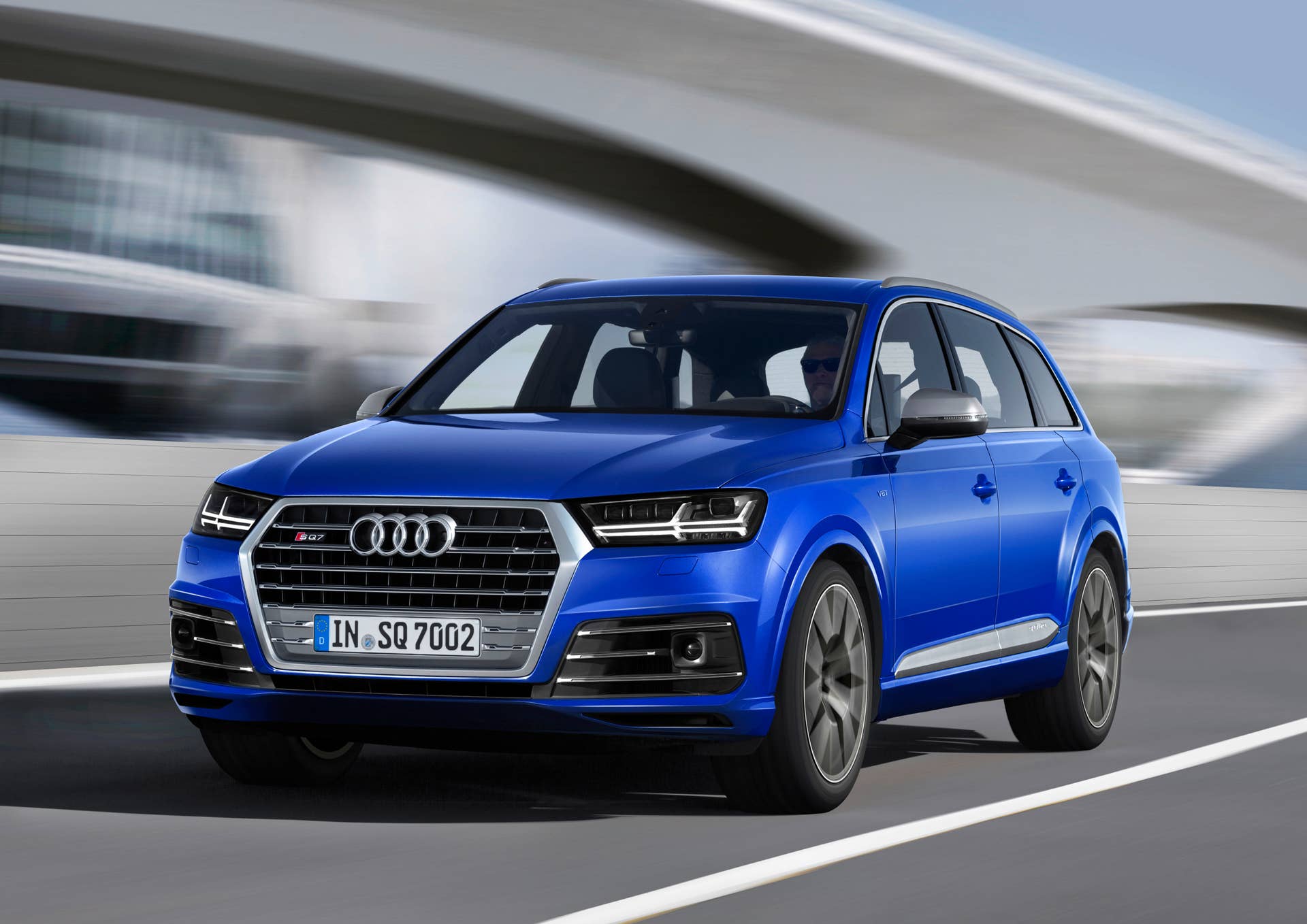 Audi SQ7 TDI moving front 3/4