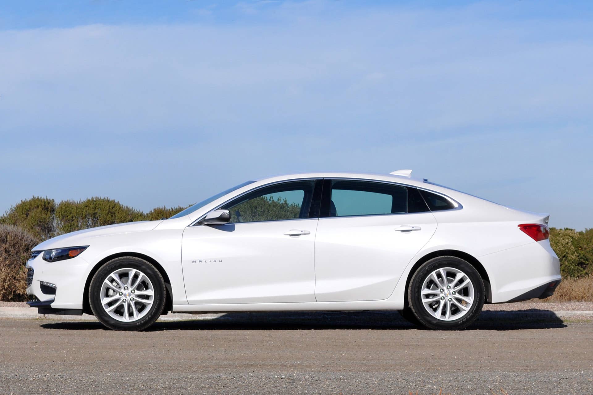 2016 Chevrolet Malibu Hybrid side view