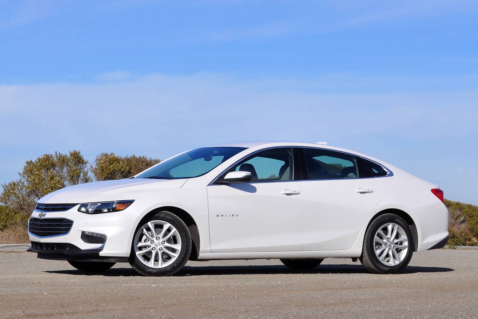 2016 Chevrolet Malibu Hybrid front 3/4 view