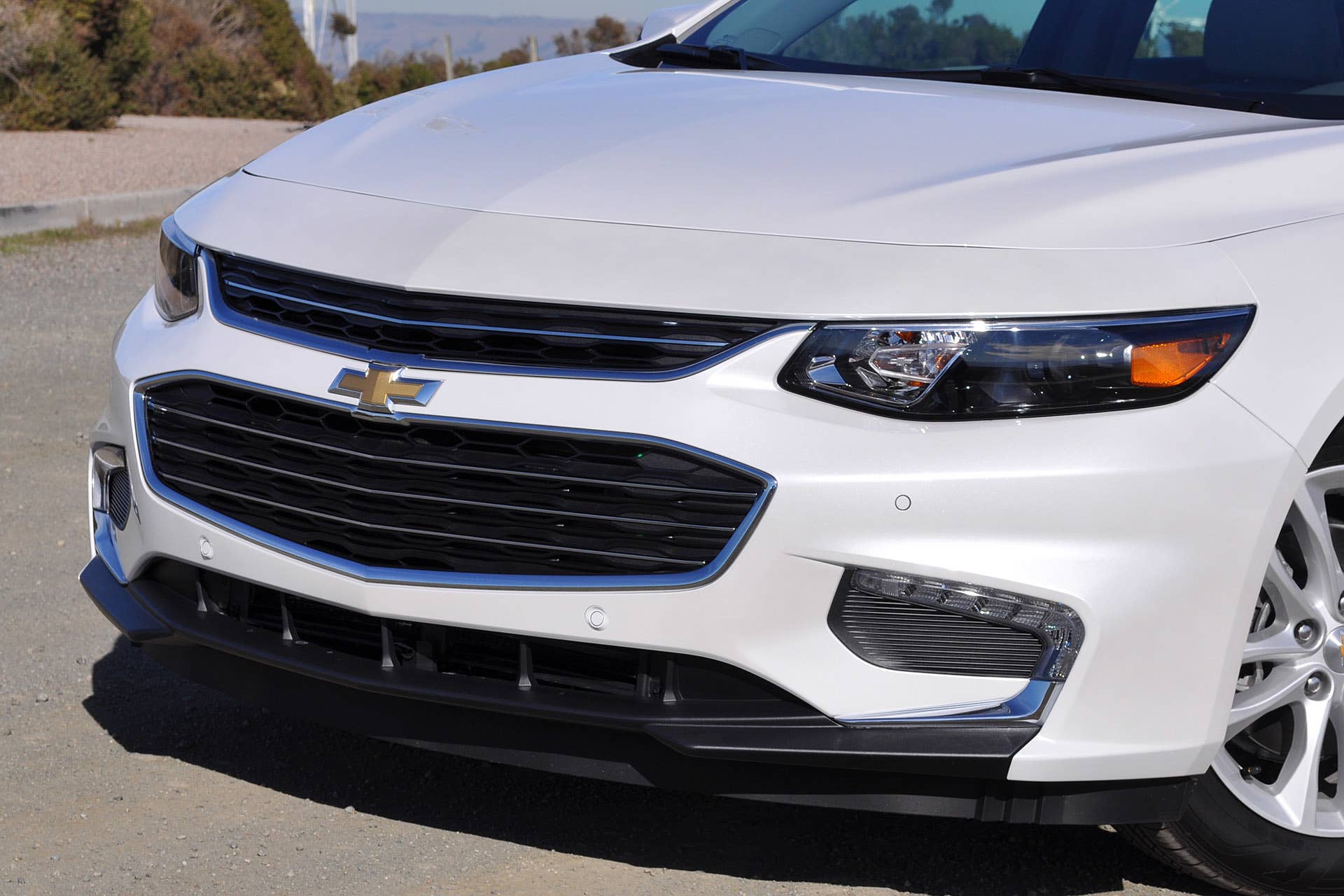 2016 Chevrolet Malibu Hybrid front detail