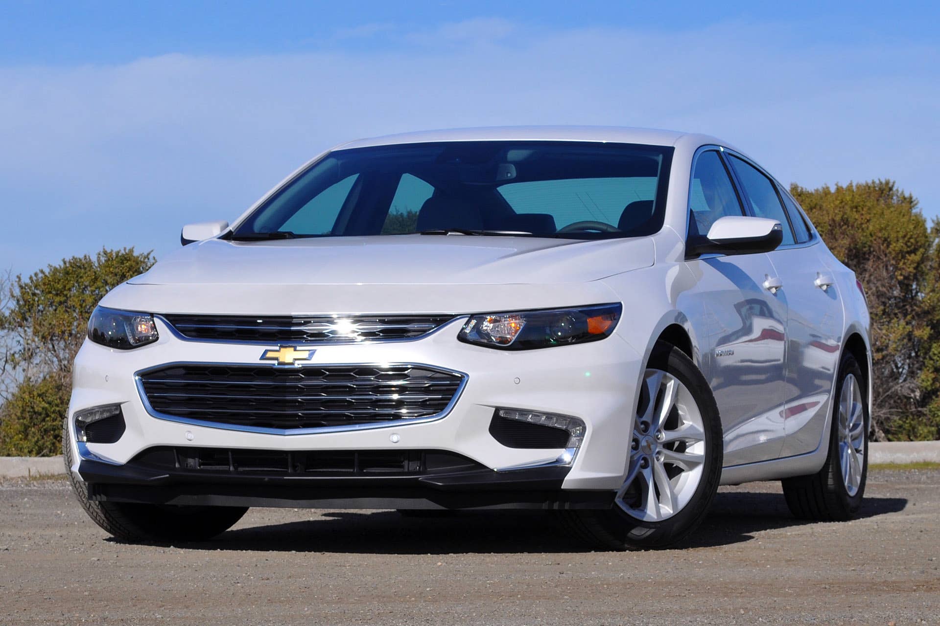 2016 Chevrolet Malibu Hybrid front 3/4 view