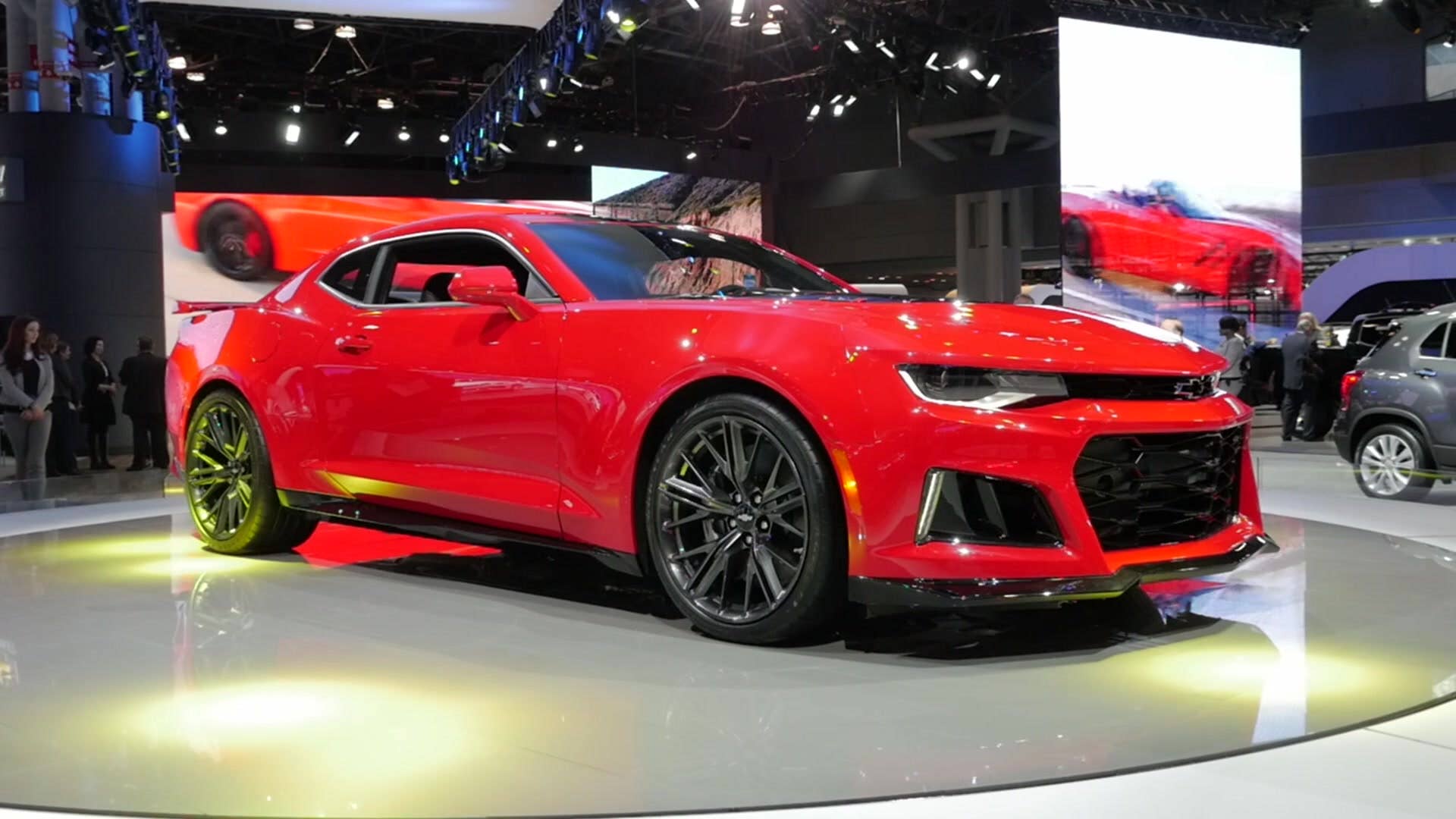 2017 Chevrolet Camaro ZL1 | 2016 New York Auto Show | Beauty-Roll