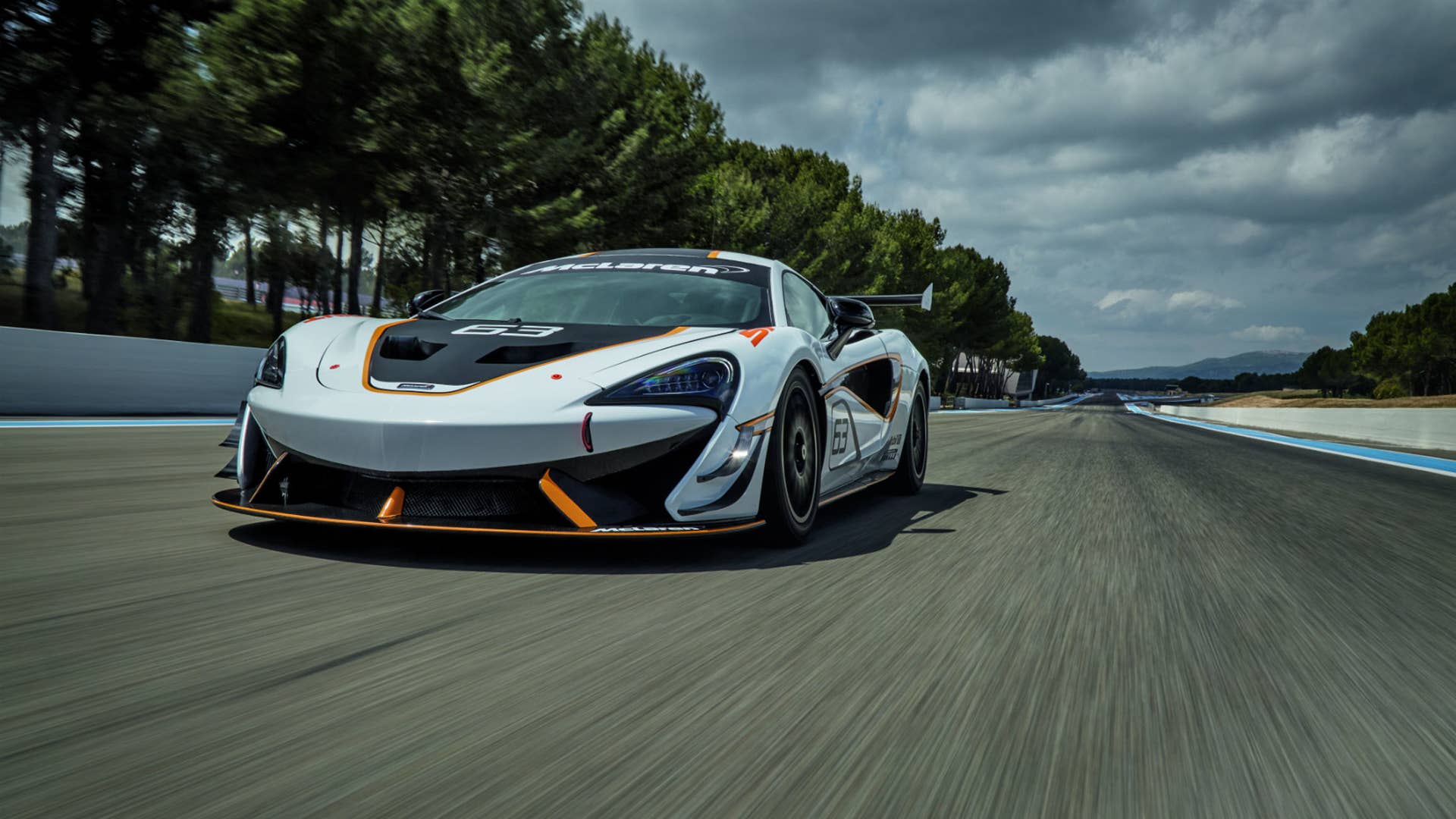 McLaren 570S Sprint front 3/4