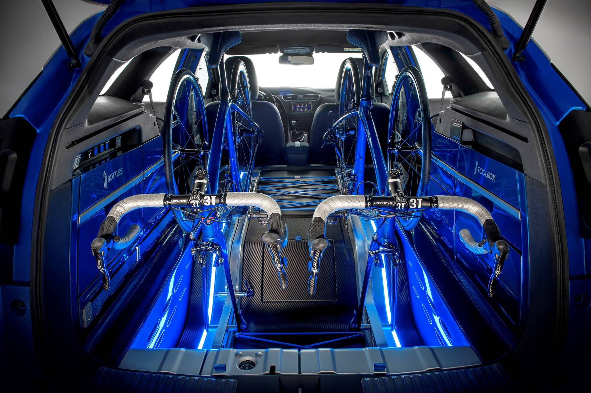 Honda Civic Tourer Active Life Concept bicycles cargo