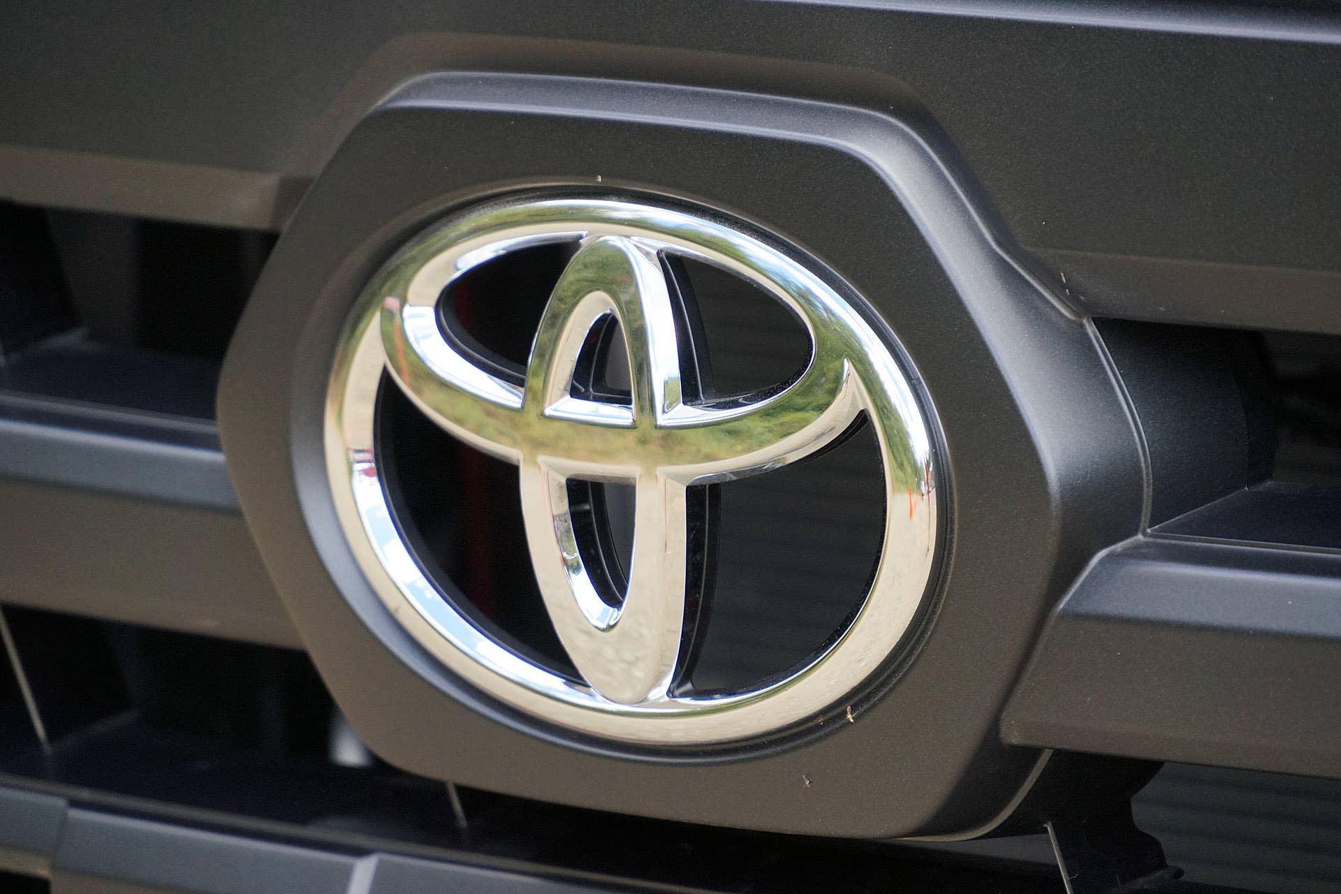 2016 Toyota Tacoma badge